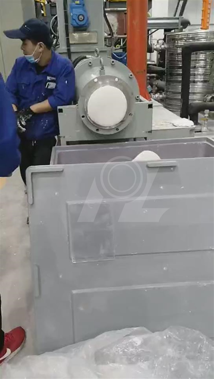 2，上料，捏合精煉